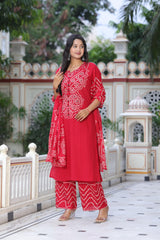 Bandhani Discharge Printed Suit Set with Dupatta & Pant
